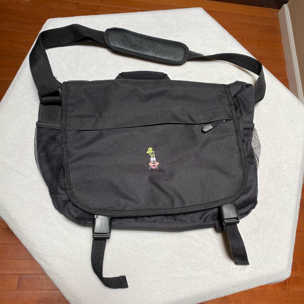 Disney computer and notebook bag with goofy logo